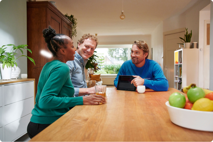 adviseur in gesprek met klanten